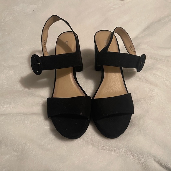 CL by Laundry black faux suede heels - Picture 4 of 4